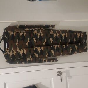 Zara camouflage midi body con dress
